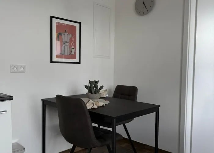 Moderne Ferienwohnung, Separater Eingang, Neubau, Smart Tv & Wifi & Kaffemaschine Inklusive