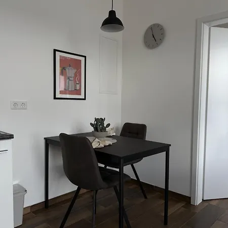 Moderne Ferienwohnung, Separater Eingang, Neubau, Smart Tv & Wifi & Kaffemaschine Inklusive